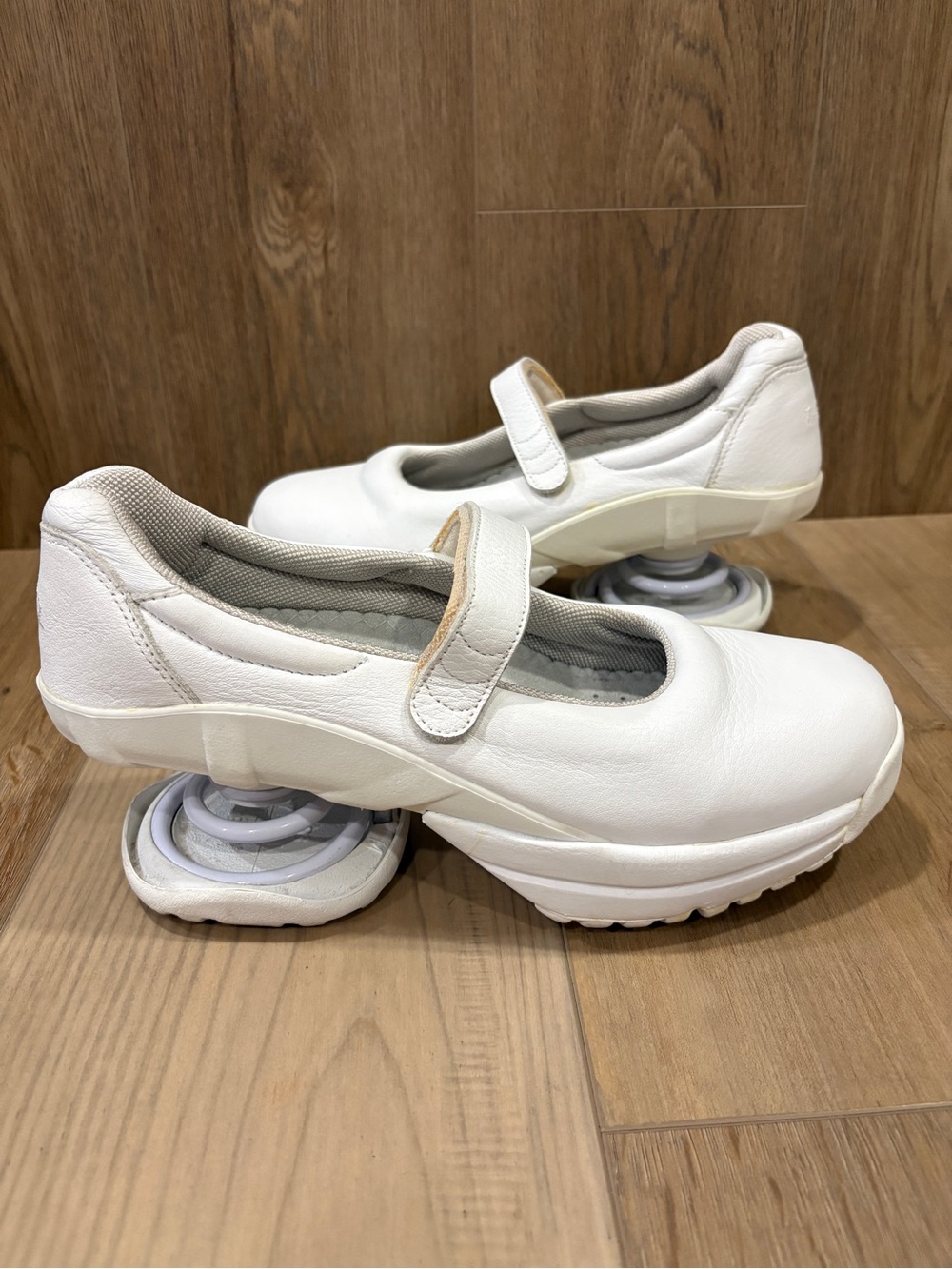 Z-Coil White Leather Heel Mary Jane Platform Sneakers Anti Fatigue Taos Strap 10